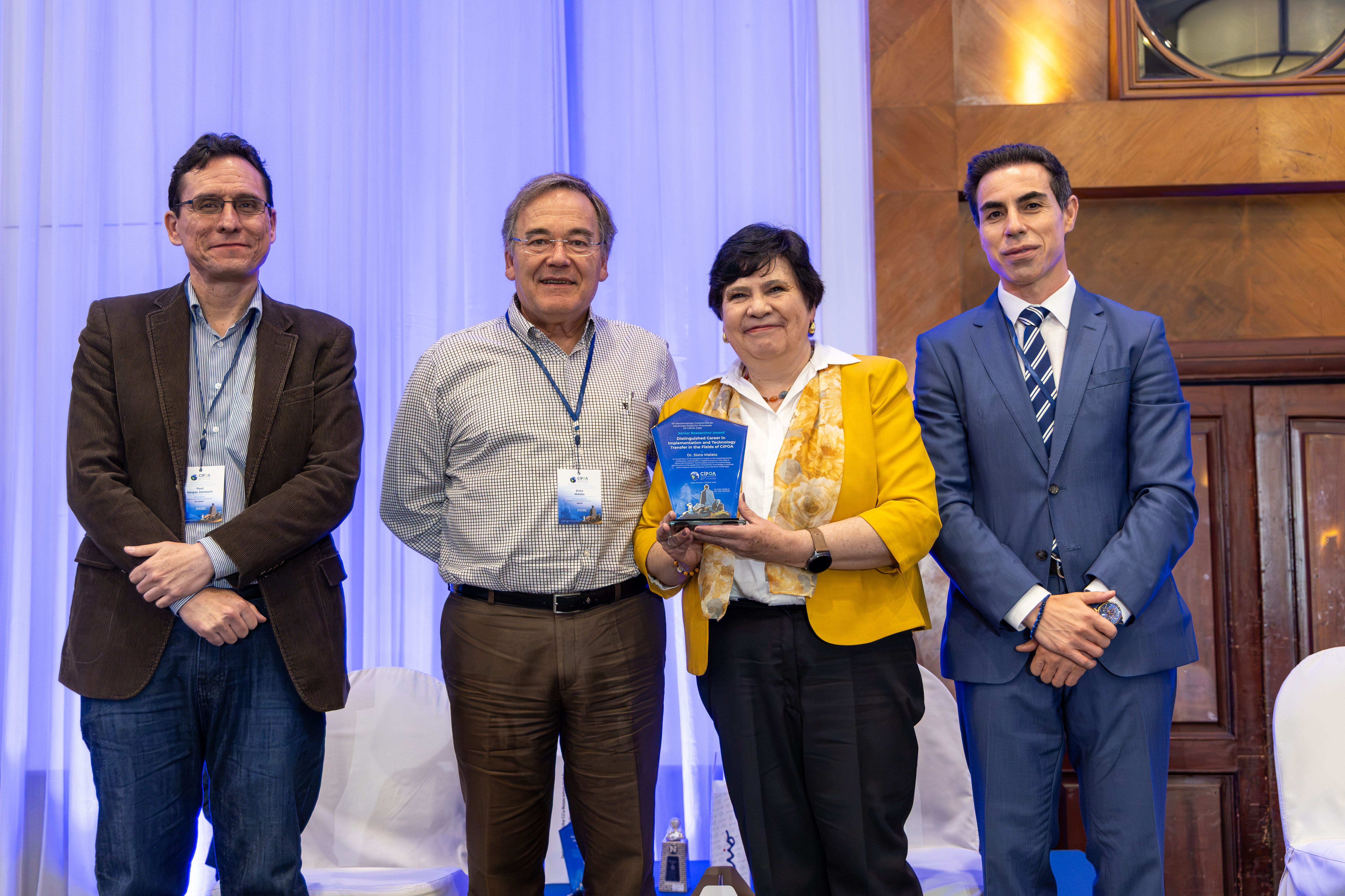 Sixto Malato, investigador del CIESOL, recibe el premio a la trayectoria en transferencia tecnológica del VII CIPOA